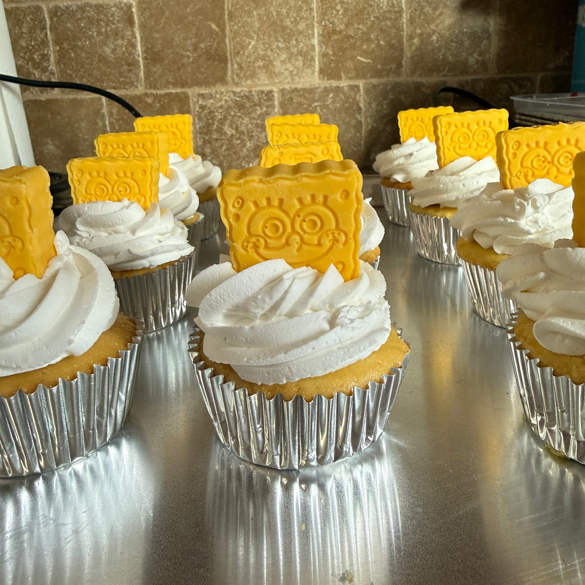 Vanilla Cupcakes - 1 Dozen