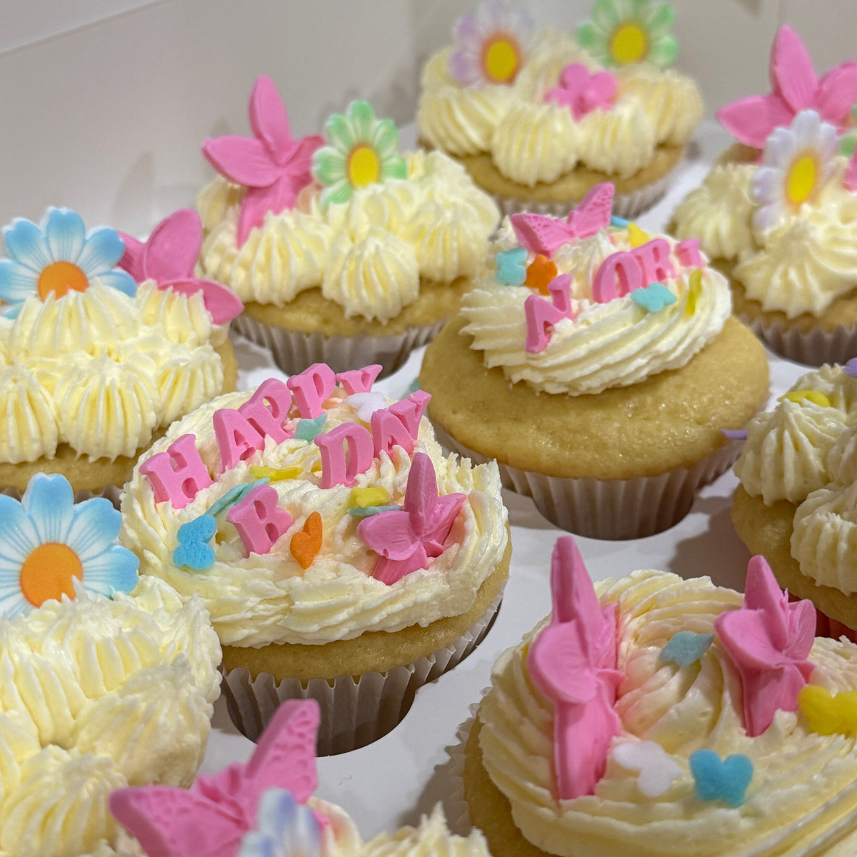 Vanilla Cupcakes - 1 Dozen